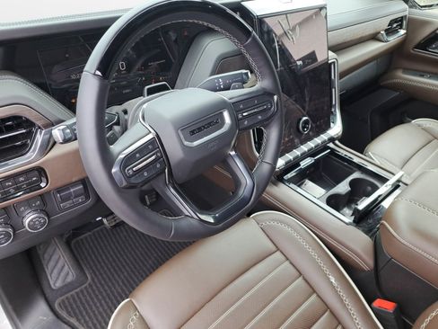 Used 2025 GMC Yukon Denali Ultimate AWD/4WD image 10