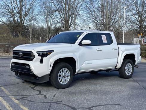 Used 2025 Toyota Tacoma SR5 image 1