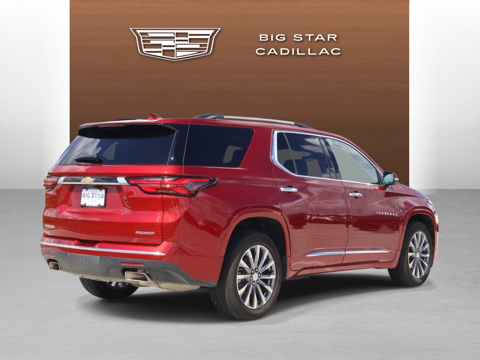 Used 2023 Chevrolet Traverse Premier FWD image 5