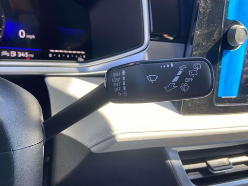 New 2026 Volkswagen Taos SE FWD image 26