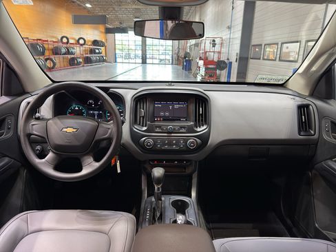 Used 2022 Chevrolet Colorado W/T AWD/4WD image 12