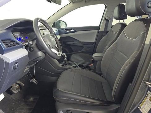 Used 2023 Volkswagen Taos SE w/ Panoramic Sunroof Package AWD/4WD image 6