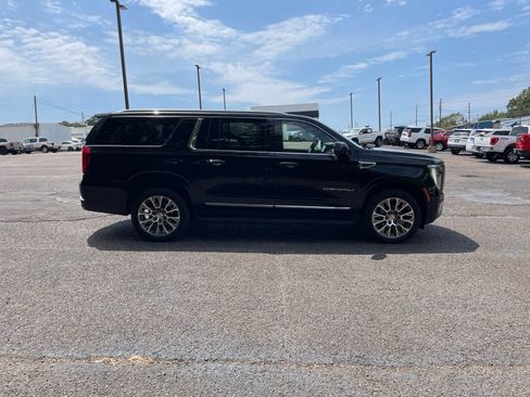 Used 2025 GMC Yukon XL Denali AWD/4WD image 7