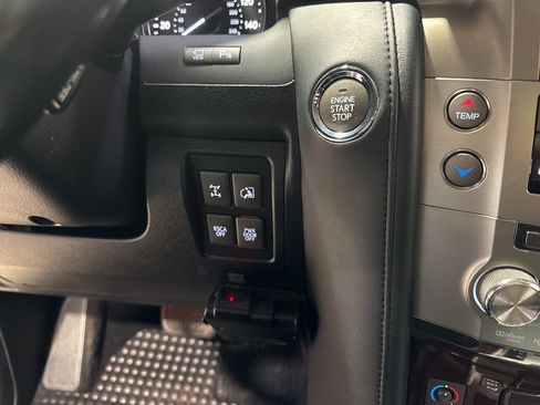 Used 2014 Lexus LX 570 4WD image 22