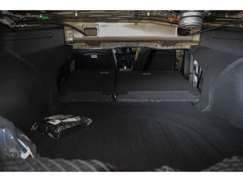 New 2025 Hyundai Elantra Limited image 90