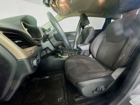 Used 2016 Jeep Cherokee Latitude w/ Safety/Convenience Group image 25