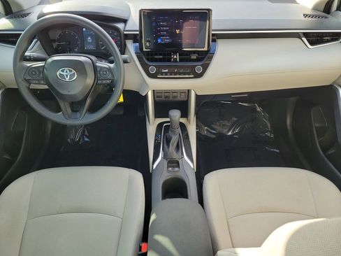 Used 2025 Toyota Corolla Cross L FWD image 11