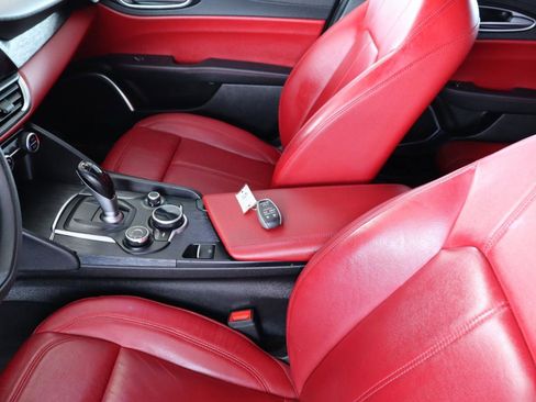 Used 2019 Alfa Romeo Giulia RWD image 17
