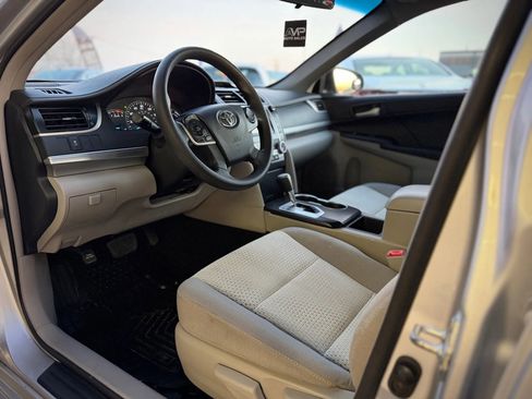Used 2013 Toyota Camry L image 8
