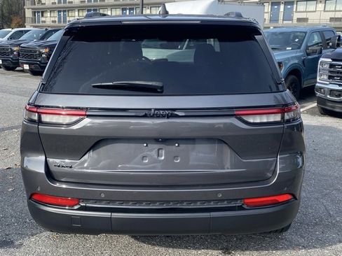 Used 2023 Jeep Grand Cherokee Altitude image 6