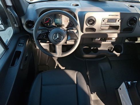 Used 2025 Mercedes-Benz Sprinter 2500 image 10