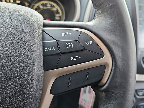 Used 2016 Jeep Cherokee Latitude w/ Safety/Convenience Group image 23