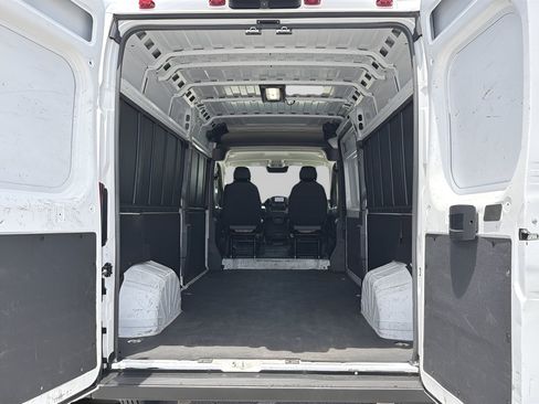 Used 2024 RAM ProMaster 2500 w/ Convenience Group FWD image 8