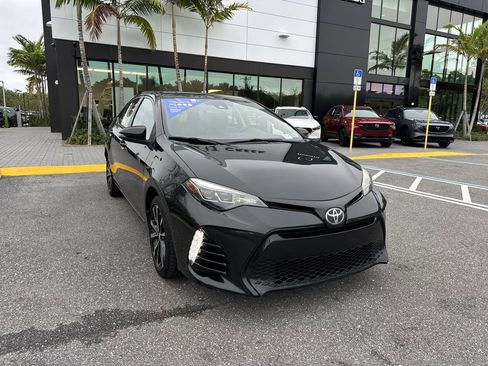Used 2017 Toyota Corolla SE w/ SE Premium Package image 8
