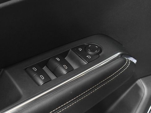Used 2026 GMC Acadia Elevation w/ Elevation Premium Package FWD image 13