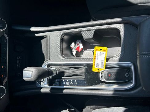 Used 2025 Nissan Sentra SV FWD image 4