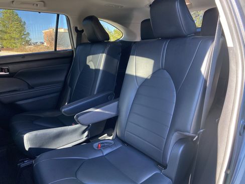 Used 2022 Toyota Highlander XLE image 78