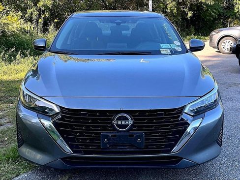Used 2024 Nissan Sentra SV FWD image 2