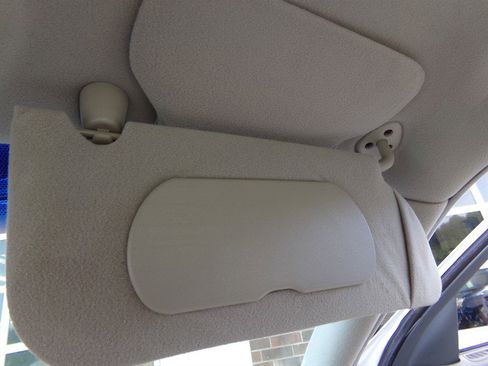 Used 2003 Cadillac De Ville Sedan w/ Comfort & Convenience Package image 46