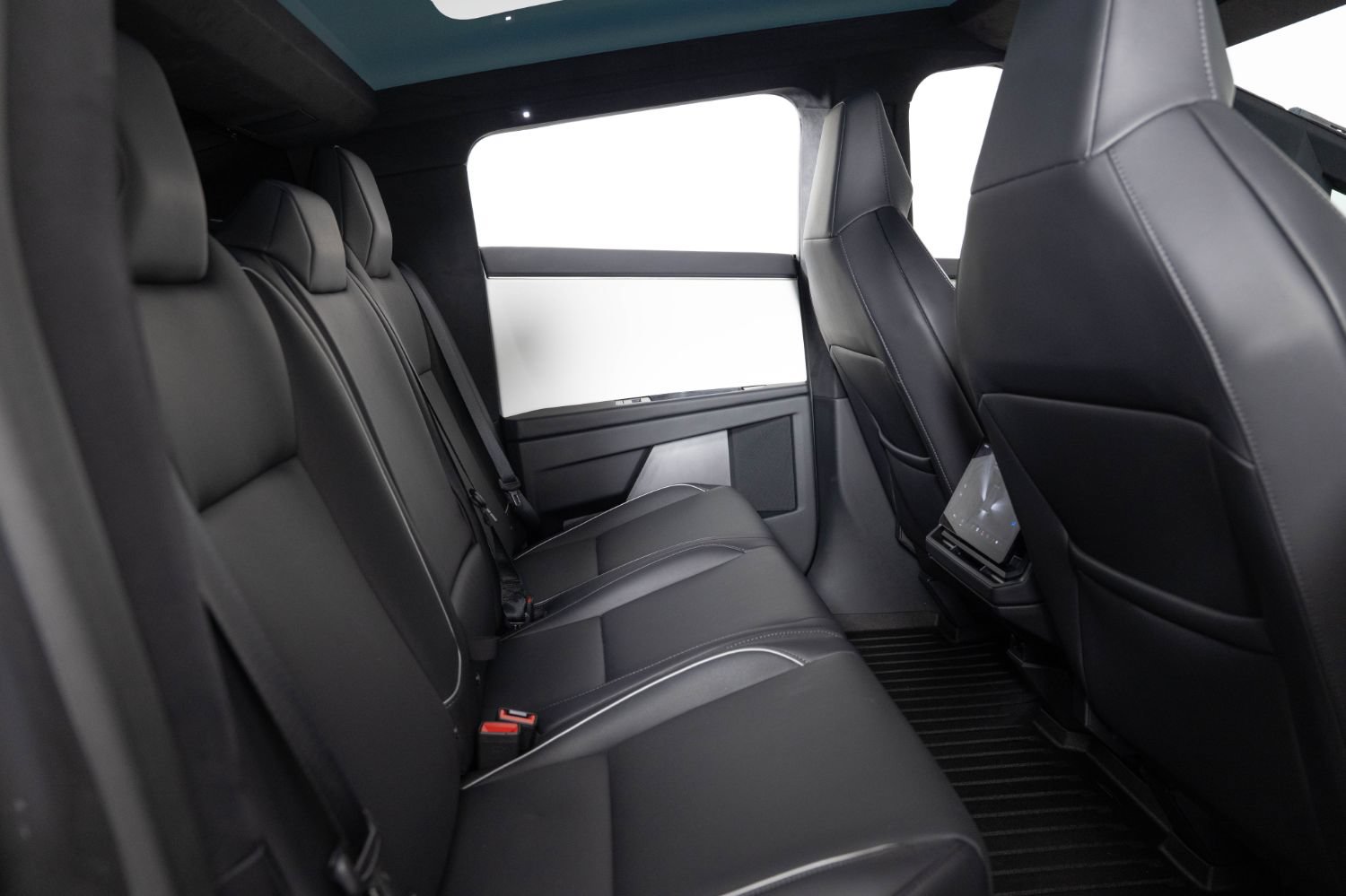 Used 2024 Tesla Cybertruck AWD Crew Cab image 23