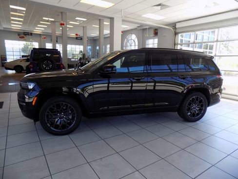 Used 2025 Jeep Grand Cherokee L Summit w/ Obsidian Package AWD/4WD image 4