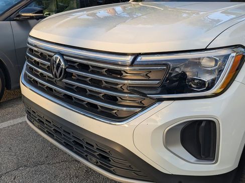 Used 2024 Volkswagen Atlas SE w/ Panoramic Sunroof Package image 4