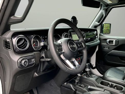 Used 2023 Jeep Wrangler Unlimited Sahara AWD/4WD image 19
