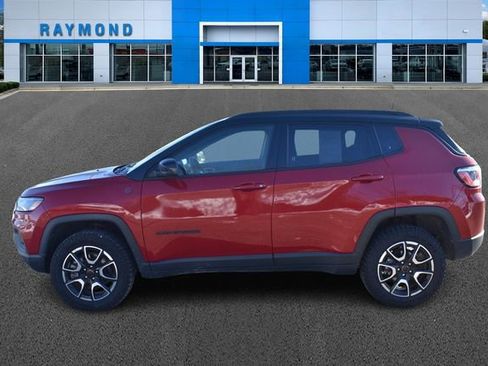 Used 2025 Jeep Compass Trailhawk AWD/4WD image 7