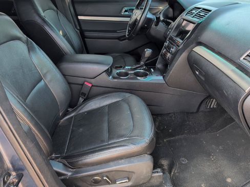 Used 2018 Ford Explorer XLT w/ Equipment Group 202A FWD image 39