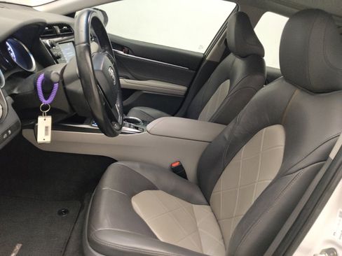 Used 2018 Toyota Camry XLE FWD image 17