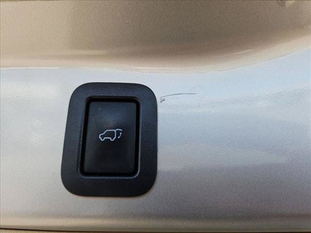 Used 2016 Toyota Highlander Limited w/ Driver Technology Package AWD/4WD image 6