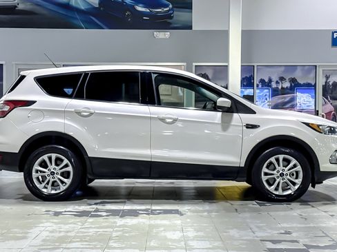 Used 2017 Ford Escape SE image 7