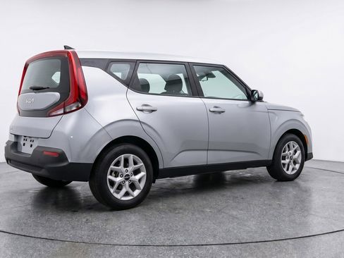 Used 2025 Kia Soul LX w/ LX Technology Package FWD image 9