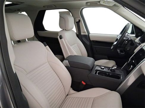 Used 2024 Land Rover Discovery S image 14