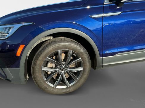 Used 2022 Volkswagen Tiguan SE w/ Panoramic Sunroof Package image 14