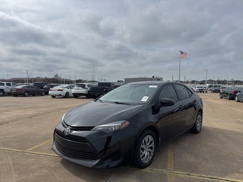 Used 2017 Toyota Corolla LE image 7