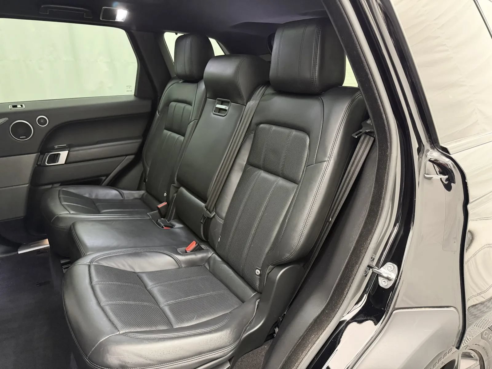 Used 2019 Land Rover Range Rover Sport HSE AWD/4WD image 36