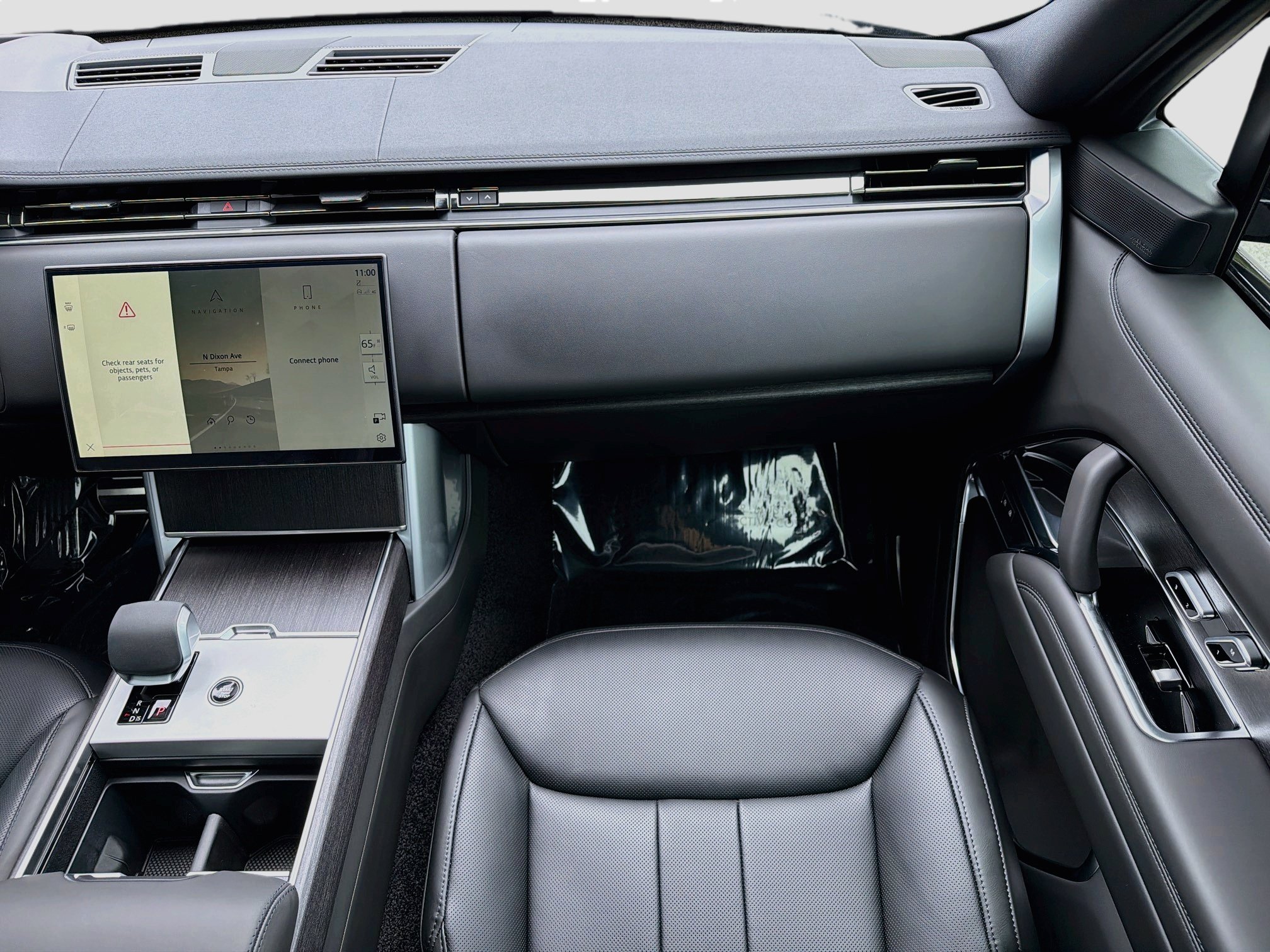 New 2026 Land Rover Range Rover Long Wheelbase SE AWD/4WD image 19