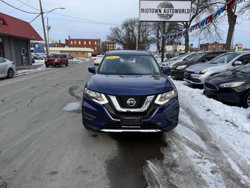 Used 2019 Nissan Rogue S image 3