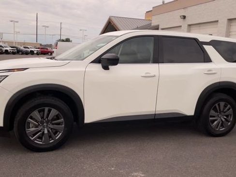 Used 2024 Nissan Pathfinder S AWD/4WD image 6