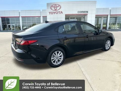 Used 2025 Toyota Camry LE image 5