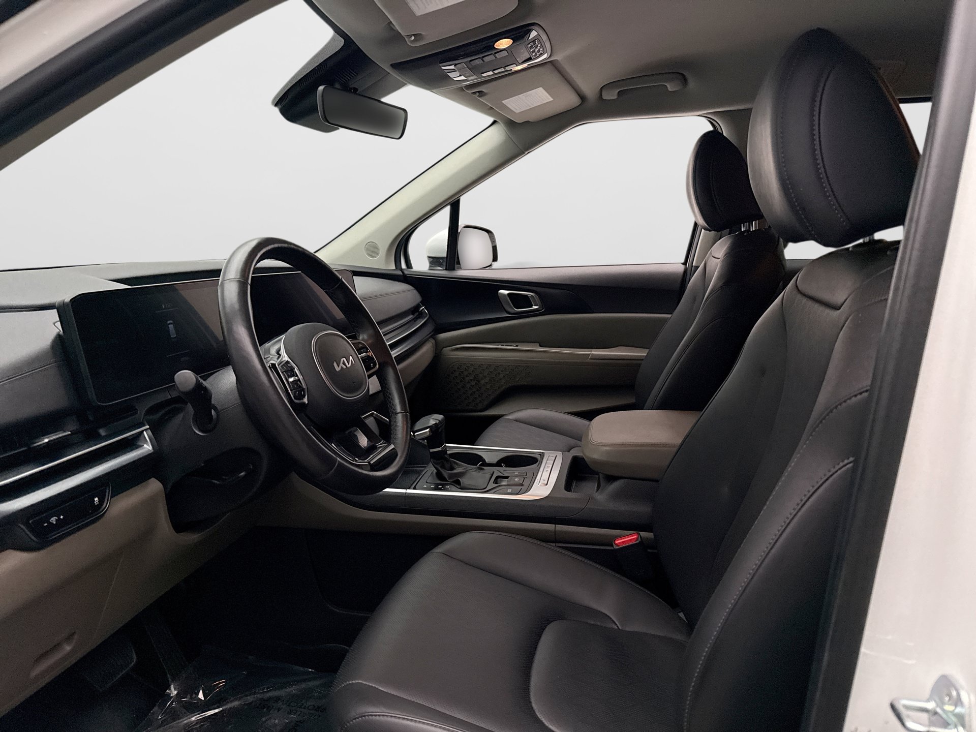 Used 2025 Kia Carnival FWD image 10