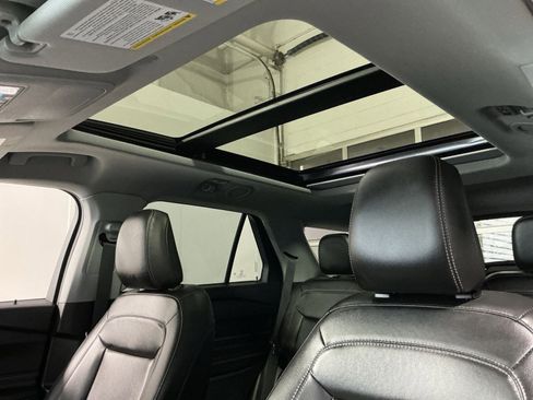 Used 2022 Ford Explorer XLT w/ Equipment Group 202A AWD/4WD image 24