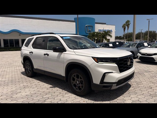 Certified 2025 Honda Pilot TrailSport image 16