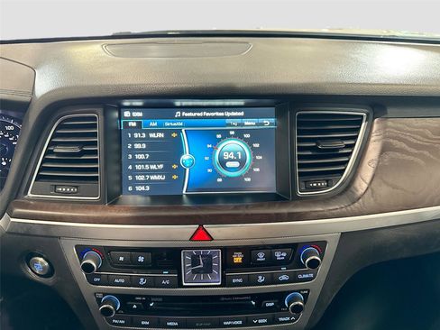 Used 2018 Genesis G80 3.8 w/ Option Group 03 image 9