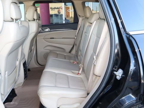 Used 2017 Jeep Grand Cherokee Limited image 9