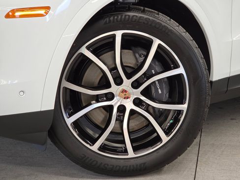 New 2026 Porsche Cayenne Coupe AWD/4WD image 23