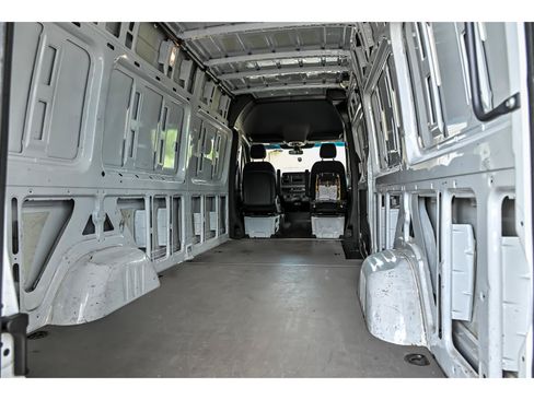 Used 2024 Mercedes-Benz Sprinter 2500 image 5