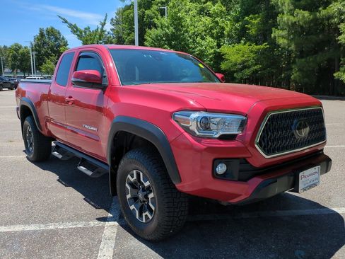 Used 2018 Toyota Tacoma TRD Off-Road AWD/4WD image 2