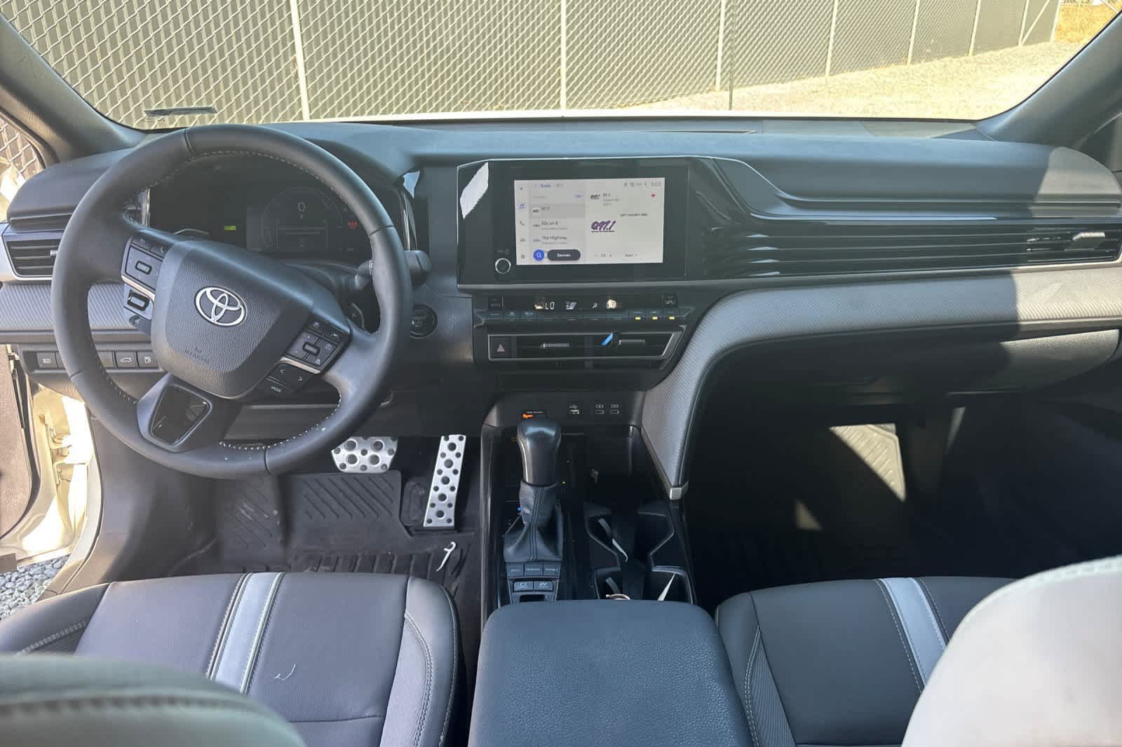 Used 2025 Toyota Camry SE FWD image 3